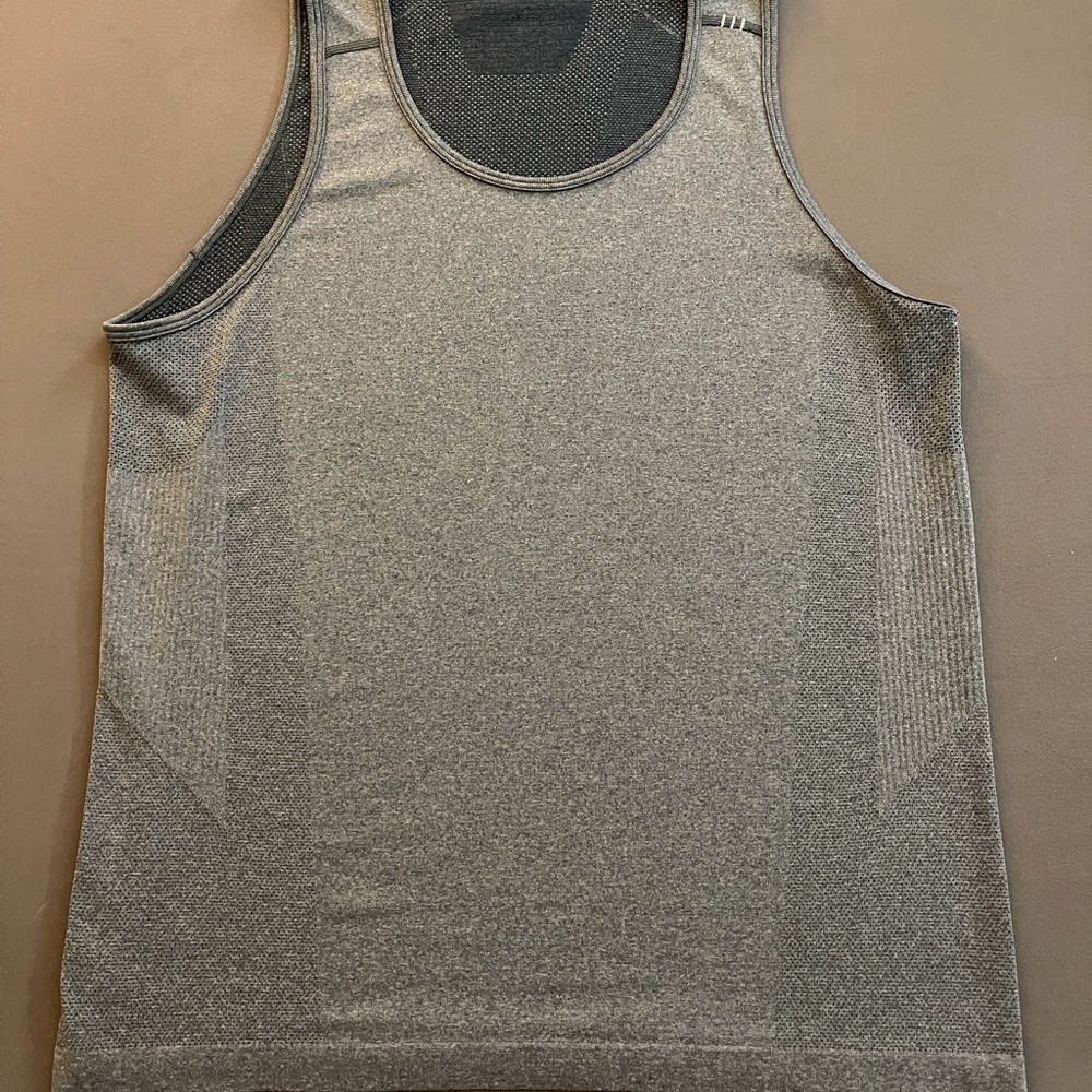Lululemon men’s tank top